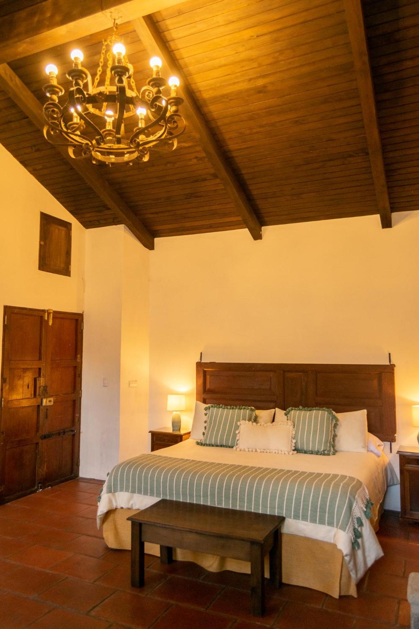 Hotel La Villa Serena Antigua Room photo